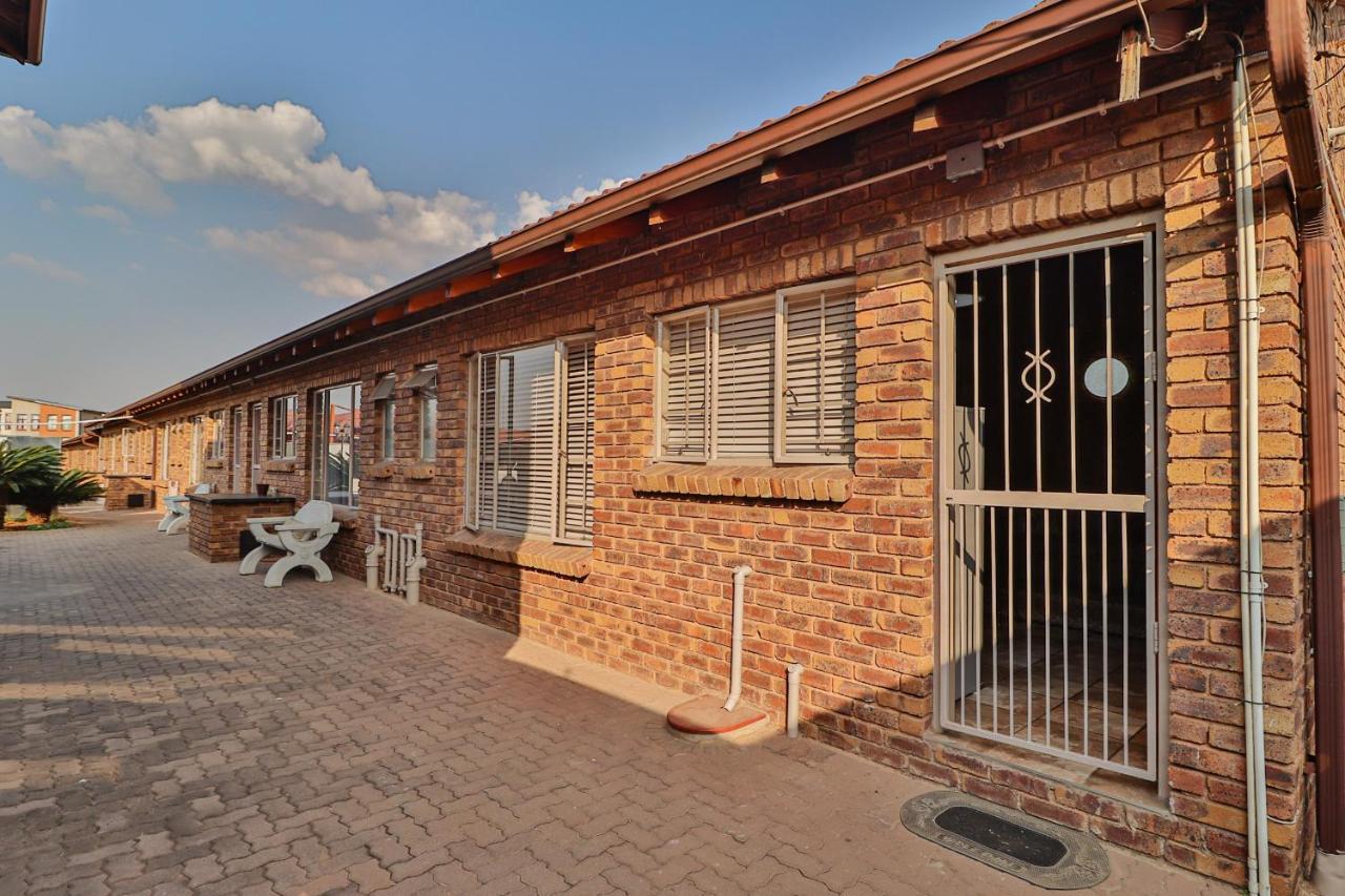 Rudman Townhouses Self-Catering Accommodation Boksburg Bagian luar foto