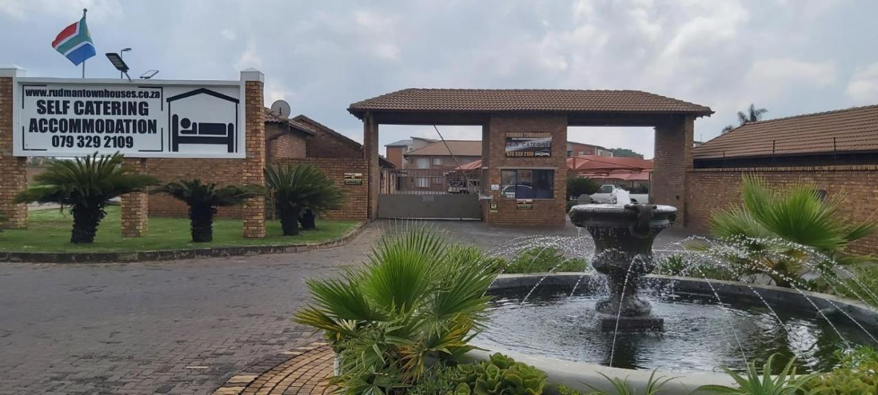 Rudman Townhouses Self-Catering Accommodation Boksburg Bagian luar foto